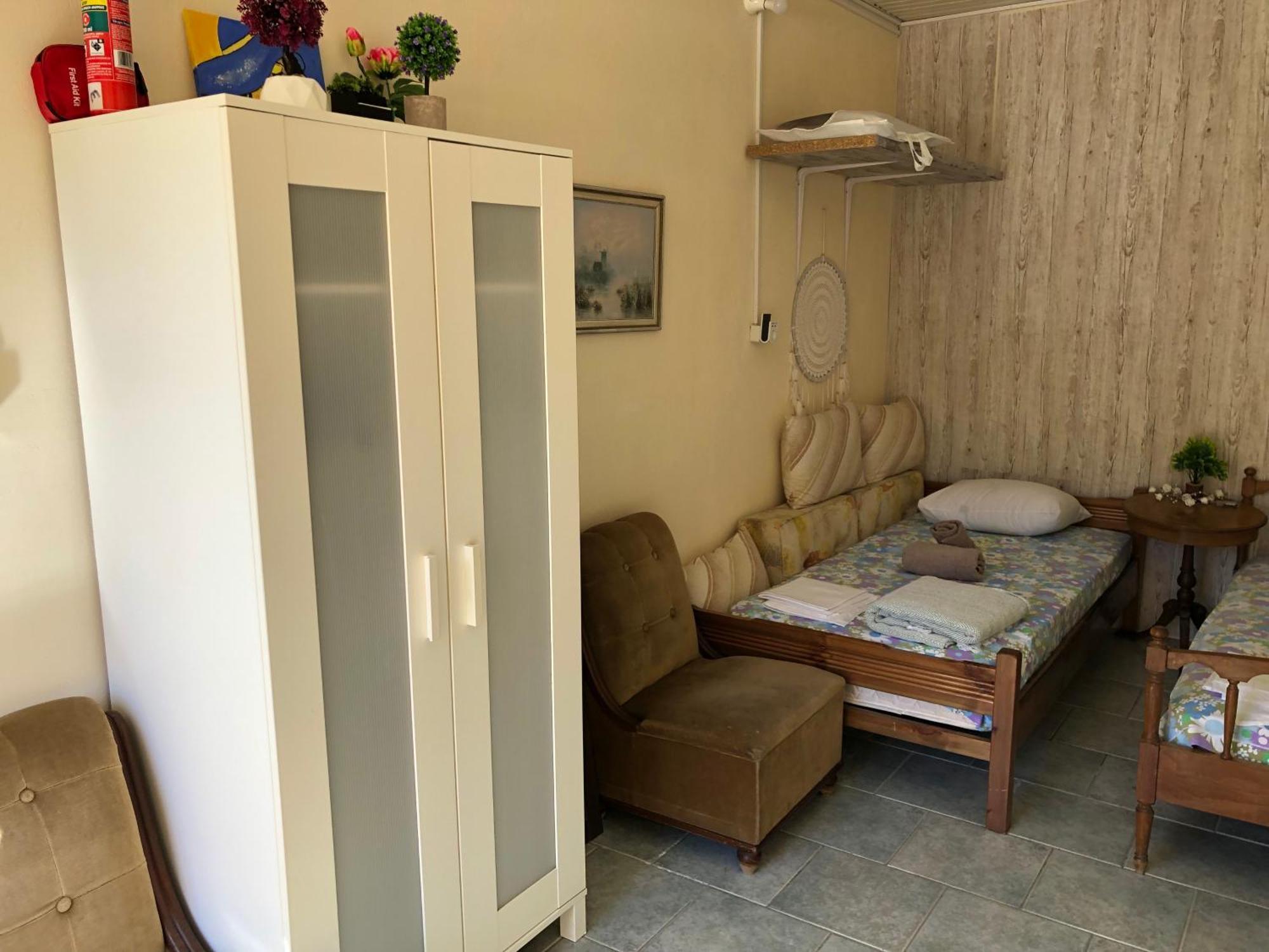 Converted Shed Studio & Garden Hanging Bed Pórto Ráfti Екстериор снимка